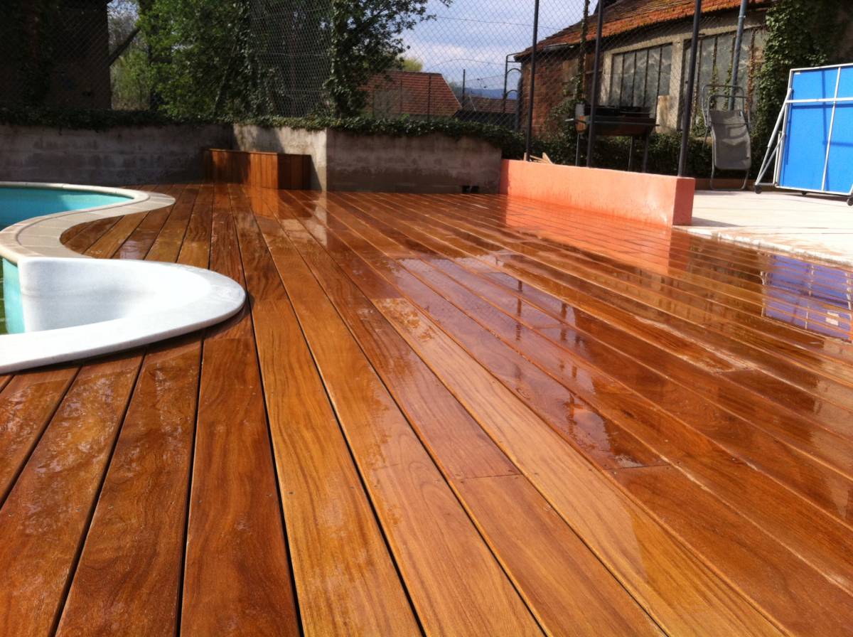 Travail du bois ou pierre naturelle : quel matériau choisir pour votre terrasse ? Fegersheim