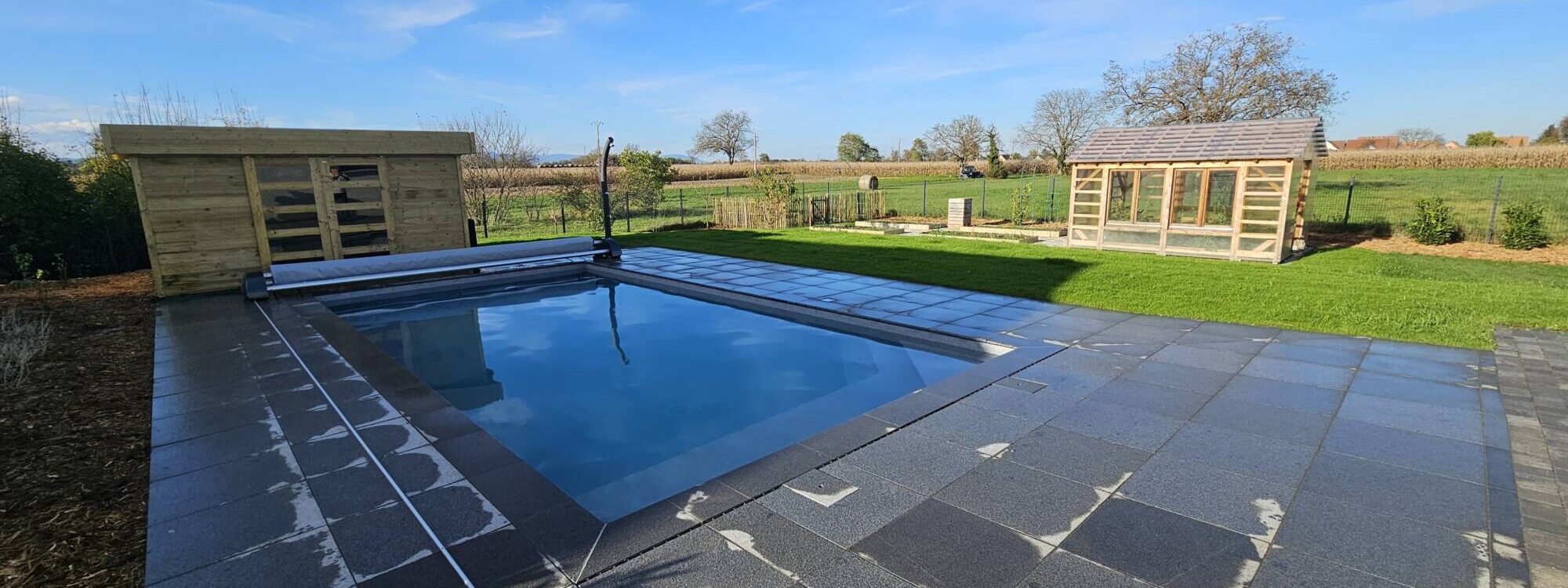 20241025_155953 2000X750 | Emotion paysage Comment adapter la construction d’une piscine en béton aux terrains en pente ou irréguliers ? Horbourg-Wihr