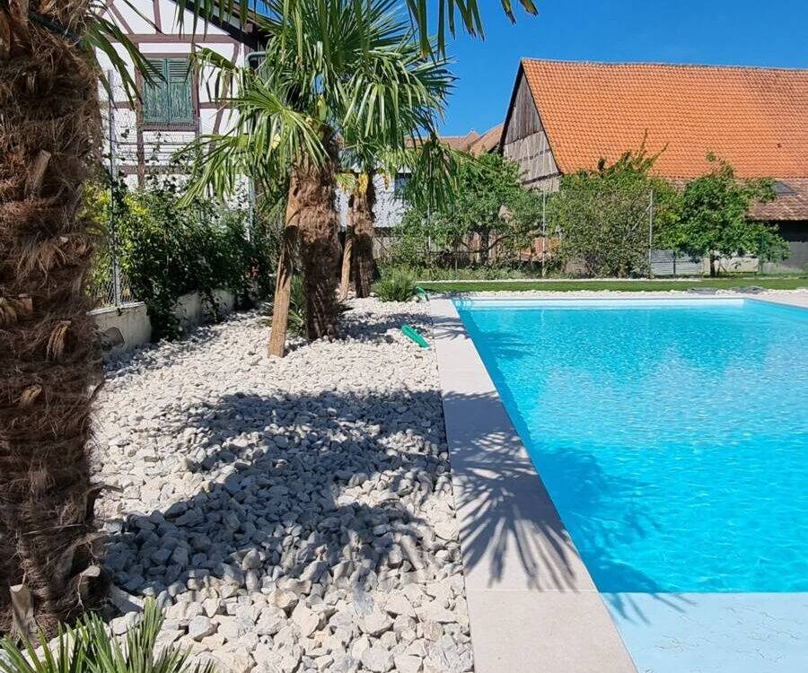 Piscine en béton sur mesure : comment intégrer des fonctionnalités modernes comme le débordement ou le miroir d&#8217;eau ? Geispolsheim